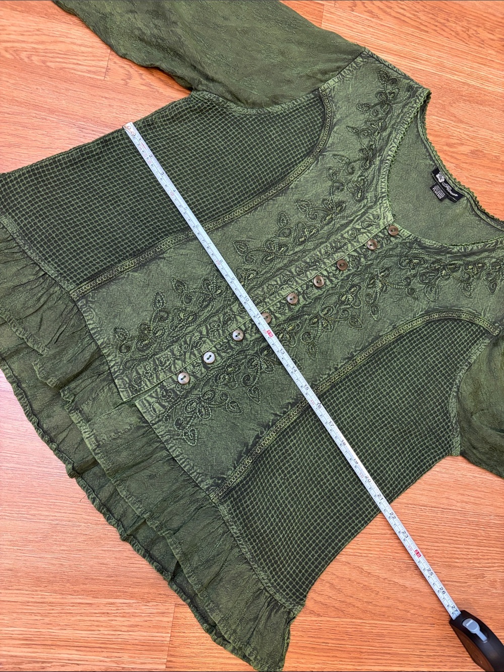 Flower olive green long sleeve button-up top. Size 1X. - Picture 13 of 17